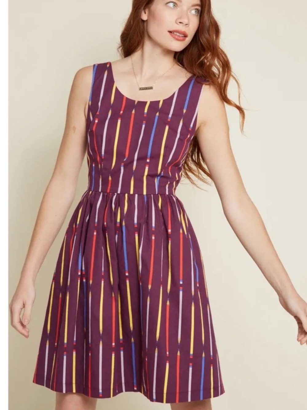 Women' Burgundy Pencil Print Sleeveless Dress - Picture 4 of 4